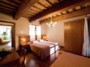 Romantic Countryside Escape