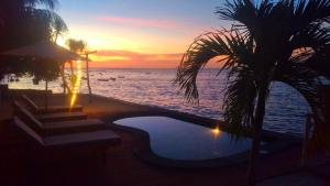 Phòng Giường Đôi có Ban công và Nhìn ra Biển (Double Room with Balcony and Sea View)