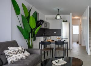 Pachamama House - Near the beach, Air-Con, Fast Wifi and SAT tv By Lanzarote Vacation Homes