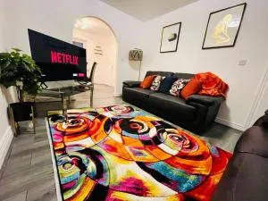 Plantsbrook Place - Luxury 4 bed House + Parking - Erdington