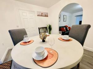 Plantsbrook Place - Luxury 4 bed House + Parking