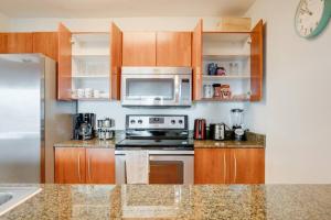 Ocean and City Views Lux Miami Brickell Condo Sleeps 4, King Bed