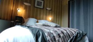 Hotels Les 4 Saisons : Petite Chambre Double