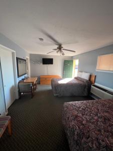 Standard Double Room with Shared Bathroom room in Western Motel