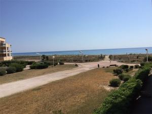 T2 Bord de Mer - 4 Pers - 50m Plage - 150m Commerces - Parking - TV - FR-1-81-228
