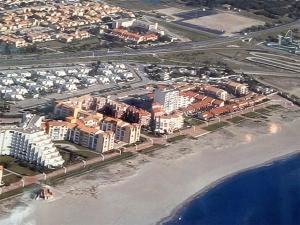 T2 Bord de Mer - 4 Pers - 50m Plage - 150m Commerces - Parking - TV - FR-1-81-228