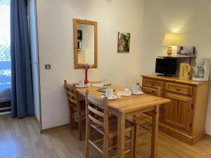 Appartements Appartement Puy-Saint-Vincent, 1 piece, 4 personnes - FR-1-330G-11 : photos des chambres