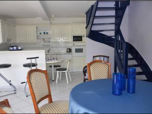 Appartements Appartement Perros-Guirec, 4 pieces, 6 personnes - FR-1-368-144 : photos des chambres