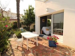 Appartement rénové à Royan, proche plage, terrasse, parking privé - FR-1-494-102