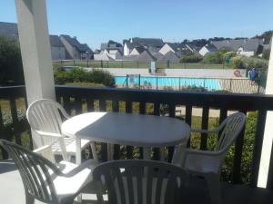 Appartement 3 pièces rénové avec piscine à Quiberon - Balcon, parking, proche plage - FR-1-478-207