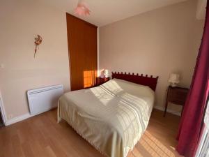 Appartement T3 Royan, proche de la plage, balcon, dernière étage, cuisine équipée, parking facile - FR-1-494-124