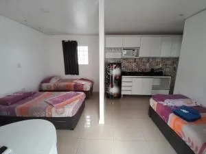 JK Studios e Kitnets GARAGEM central SEM TAXAS - بيلوتاس