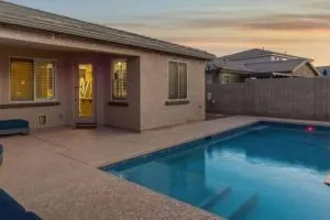 Queens Paradise - Chandler Heights