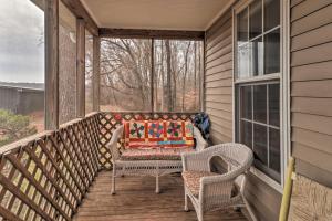 Cozy Rixeyville Cottage w Deck, Grill, & Stabling