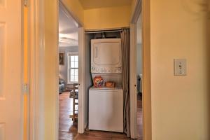 Cozy Rixeyville Cottage w Deck, Grill, & Stabling