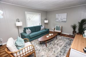 Heart of Galveston Stylish Apt Near Attractions