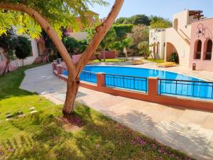 Nice tow bedrooms by snake pool for families only in Talapay