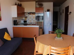 Appartements Appartement 3 pieces, 6 couchages, proche plage et centre, balcon, classe 2 etoiles, menage inclus - FR-1-229C-608 : photos des chambres