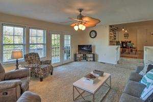 Fisherman-Friendly Bull Shoals Escape on Lakefront