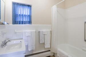 Knob Hill Motor Lodge
