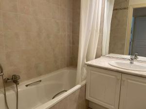 Appartements Appartement 2P calme avec piscine, terrasse et parking - Frejus - FR-1-226A-78 : photos des chambres