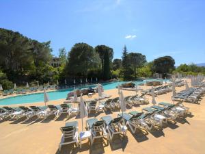Maisons de vacances Maison duplex cosy 3 pieces, 6 pers. avec terrasse, parking, WIFI et animaux admis - Grospierres - FR-1-382-13 : photos des chambres