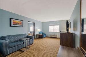 Executive King Suite - Non-Smoking room in Best Western South Plains Inn & Suites