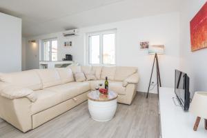 Apartments with parking space Vir - 20354