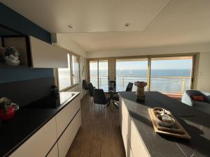 Appartement 3* face plage avec balcon et 2 salles deau - FR-1-197-551