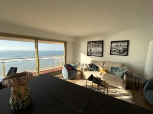 Appartement 3* face plage avec balcon et 2 salles deau - FR-1-197-551
