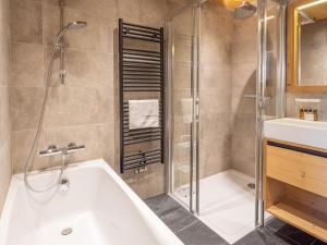 Appartement 130m² au pied des pistes avec piscine et sauna - FR-1-645-21