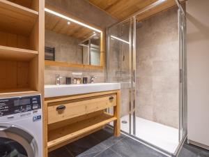 Appartement 130m² au pied des pistes avec piscine et sauna - FR-1-645-21