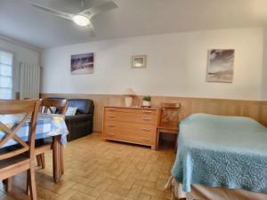 Appartements Appartement Saintes-Maries-de-la-Mer, 2 pieces, 6 personnes - FR-1-475-23 : photos des chambres