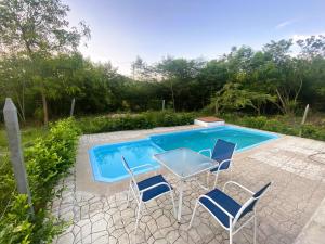 Casa Vacacional Bella Vista, Nariño Cundinamarca, con piscina, a 20 kilómetros de Girardot