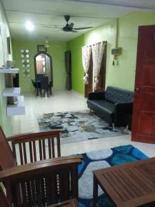 Ali Homestay Desa Permai Bukit Kuang - Kampong Gong Pauh