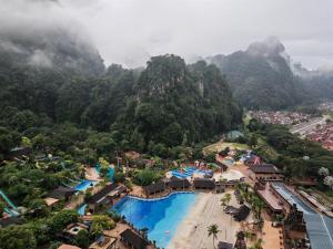 Cozy Suite with 270 Degree Mountain and Theme Park Views
