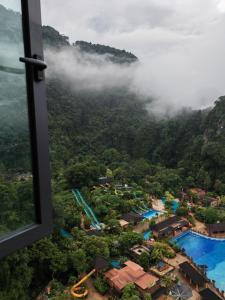 Cozy Suite with 270 Degree Mountain and Theme Park Views