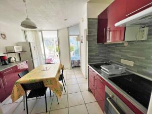 Charmant T2 avec belle terrasse expo Sud, parking privé, proche plage et commerces - FR-1-307-187