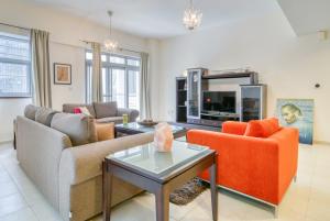 Luxury 1BR Apartment Executive Towers Business Bay