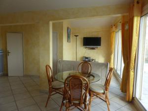 T2 Climatisé avec Parking au Centre du Lavandou - FR-1-308-47