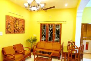 Sri Apt Homestay A1 Family-Friendly 2BHK with Kitchen