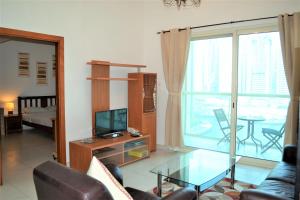 Luxury Escapes - 1BR with Balcony & Stunning Marina View - MVT