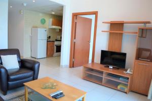 Luxury Escapes - 1BR with Balcony & Stunning Marina View - MVT