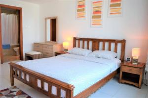 Luxury Escapes - 1BR with Balcony & Stunning Marina View - MVT