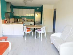 Appartements Biscarrosse T2 avec piscine, parking, a 10km de l'ocean - FR-1-319-349 : photos des chambres