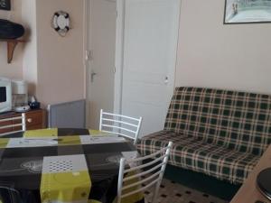 Maisons de vacances Maison La Faute-sur-Mer, 2 pieces, 3 personnes - FR-1-476-144 : photos des chambres