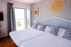 Superior Double or Twin Room with Sea View room in Hotel Subur