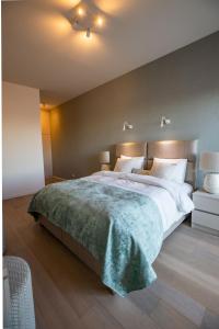 The Harbour luxurious, use of hotel swimming pool and sauna