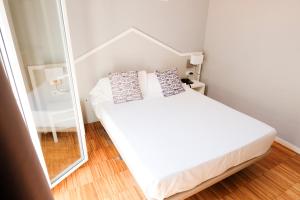 Double or Twin Room with Balcony room in Hotel Subur
