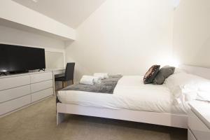 Clearwater 74, Goldcrest P